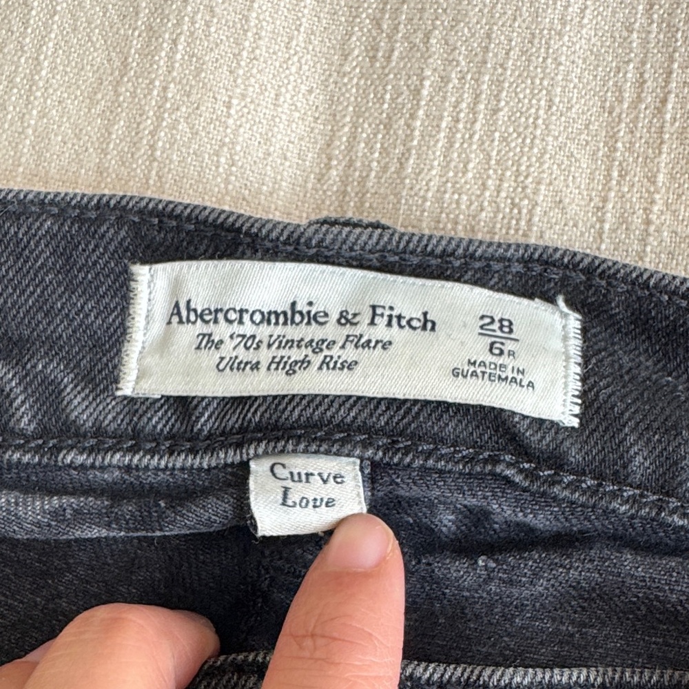Abercrombie Curve Love Flare Jeans - Picture 3 of 4